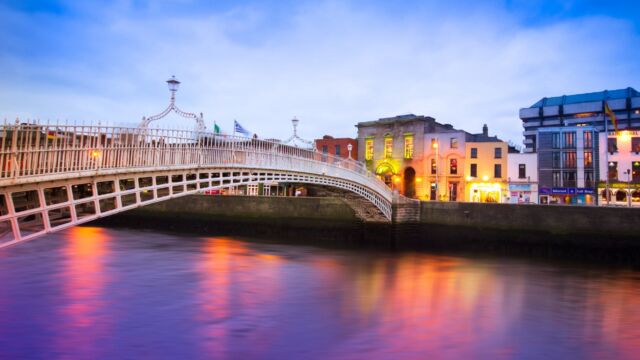 HA’PENNY BRIDGE & LIFFEY TOUR