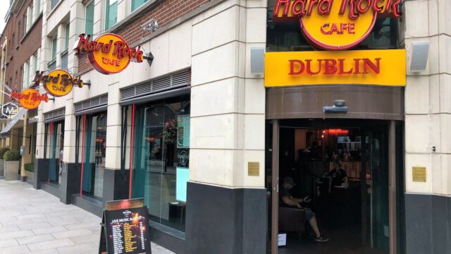 VISITA ALL’HARD ROCK CAFÈ